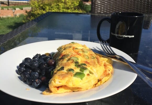 Omlette with berries